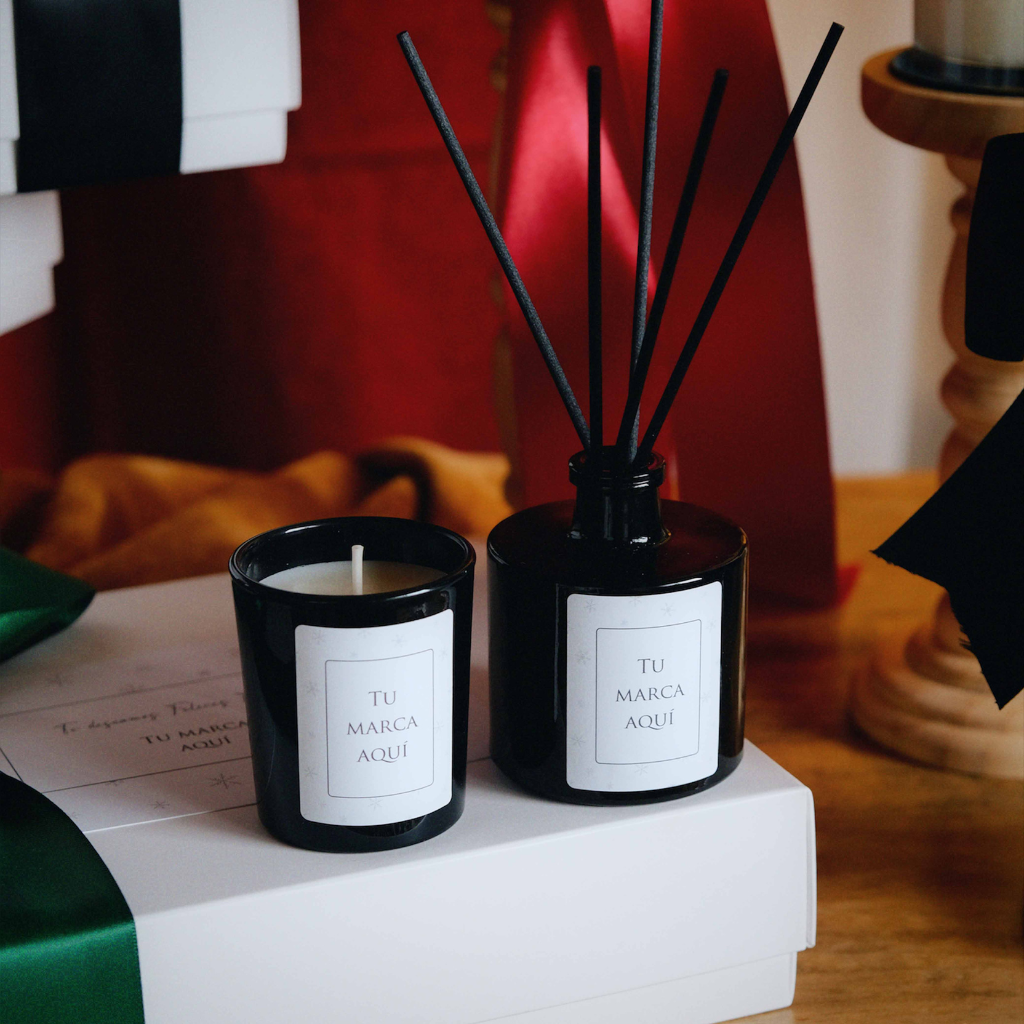 Personalized gift box with ribbon + logo/design tag | Personalized candle and mikado | Transparent/black glass