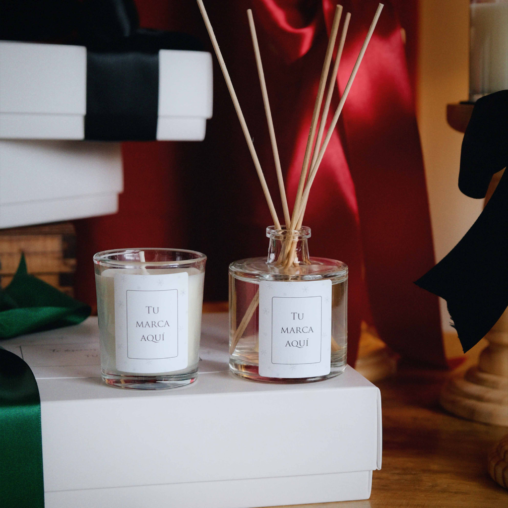 Personalized gift box with ribbon + logo/design tag | Personalized candle and mikado | Transparent/black glass